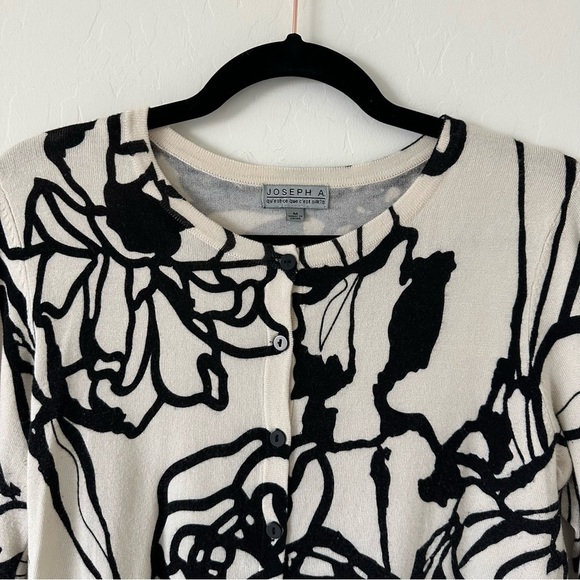 Joseph A Black & White Abstract Flower Button Down Cardigan Size Medium - Picture 2 of 5